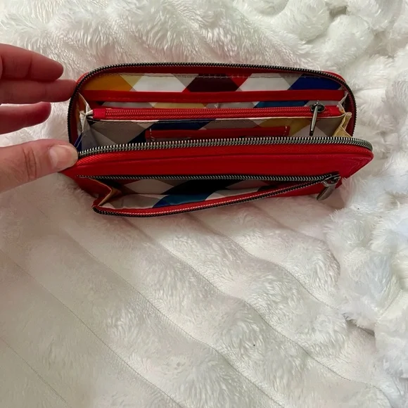 Lug Scarlet Quilted RFID Zip Around Wallet - Picture 4 of 4